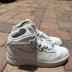 Nike Air Force 1 triple White mid Top Sneakers size 7y/8.5w